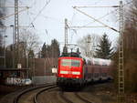 Ein Nachschuss von der 111 127-7 DB schiebt den RE4 aus Aachen-Hbf nach Dortmund-Hbf und kommt aus Richtung