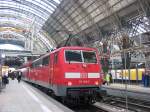 111 190-5 steht am 29.10.2004 mit einem RE von Wchtersbach nach Frankfurt in Frankfurt (M) Hbf.