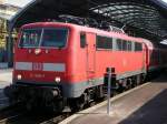 111 088-1 steht mit einem Sonderzug nach Berlin am 10.4.2009 in Halle (Saale) Hbf.