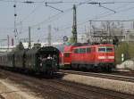 Die 111 035 mit einem RE am 13.04.2009 bei der Durchfahrt am Heimeranplatz (Mnchen) 