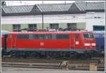 Frisch lackierte 111er ohne Kontrollziffer an der Stirnfront. 111 054-3 in Basel Bad Bf. (16.07.2010)
