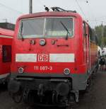 DB 111 087-3 mit  Fahrschule  auf der Anzeige in Osnabrck am 19.9.10