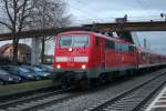 111 061 mit RB von Offenburg nach Basel am 28.01.2013. Hier fhrt sie gerade aus dem Bahnhof von Orschweier. 