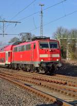 Auch die 111 117 ist hier in Rheydt am Dienstag den 26.3.2013 zu sehen auf ihrem Weg nach Aachen Hbf.