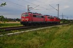 Drei 111er auf dem Weg nach Aachen, es sind die 111 127, 111 121 und die 111 115 am Abend des 14.7.2016 bei Wickrathhahn.