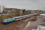 111 074  Hilde  mit dem MEX-12-HVZ-Verstärker Stuttgart-Tübingen am 16.03.2023 in Oberesslingen. 