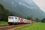 111 066 (Biergarten) und 111 024 (ADAC) mit EC 1289 bei Oberaudorf (11.08.2012)