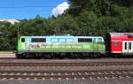 Seitenportrait von der 111 039-4 (Mit der Bahn in die Berge), sie steht am 24.06.2015 mit der RB 59190 (München Hbf - Pfaffenhofen (Ilm)) in Reichertshausen (Ilm)