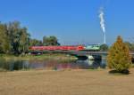 111 039 mit einem RE am 12.10.2015 bei Plattling. 