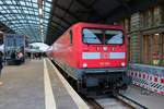 112 166 der Elbe-Saale-Bahn (DB Regio Südost) als verspäteter RE 16325 (RE30) von Calbe(Saale) Ost nach Naumburg(Saale)Hbf steht in Halle(Saale)Hbf auf Gleis 8. Bild durchlief die Selbstfreischaltung. [2.12.2017 | 15:54 Uhr]