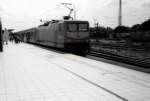 Die heutige 114 022-7 war im August 1997 noch als Baureihe 112 unterwegs. Hier kurz nach erreichen in Magdeburg Hbf. Sie kam als RE aus Frankfurt(Oder).