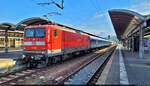 112 166-4 beim Wendehalt im Endbahnhof Saalfeld(Saale) auf Gleis 3.

🧰 DB Gebrauchtzug (DB Regio Südost) | Weser Ems Eisenbahn GmbH (WEE) | Gesellschaft für Fahrzeugtechnik mbH (GfF) für Abellio Rail Mitteldeutschland GmbH
🚝 RB 31946 (RB25) Halle(Saale)Hbf–Saalfeld(Saale)
🕓 13.8.2022 | 18:29 Uhr