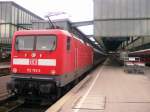 112 172-2 am IRE von Stuttgart nach Karlsruhe am 22.01.05 in Stuttgart Hbf. (IRE fast komplett aus Wagen in InterRegio- Lackierung)