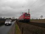 Hier mal wieder ein kleines Rennen zwischen KFZ und Tfz, wobei die 112 167-2 mit ihrem RE 21419 Lbeck Hbf - Hamburg Hbf etwas schneller ist. Aufgenommen am 24.01.09 kurz vor Reinfeld (Holst.).