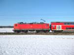 Mitzieher auf die 112 173-0 die gerade den RE 21423 aus Reinfeld (Holst.) nach Hamburg Hbf beschleunigt hat. Reinfeld, 14.02.09.