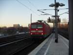 112 108-6 bei der einfahrt in denn Bahnhof Berlin Zoologischer Garten bei abend stimmung am 21.3.05.