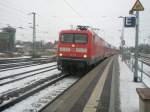 Hier 112 123 mit einem RE3 nach Stralsund, bei der Ausfahrt am 24.12.2009 aus Angermnde.
