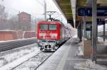 Hier schob die 112 104-5 den RE2 nach Cottbus aus Rathenow am 09.01.2010