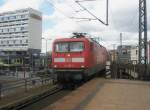 Hier 112 187-0 mit einem RE1 von Magdeburg Hbf. nach Frankfurt(Oder), bei der Einfahrt am 1.4.2010 in Berlin Alexanderplatz.