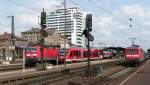 Blick nach Nordosten auf die Bahnsteige des Frther Hauptbahnhofs am 9.5.09: Von links nach rechts sieht man 143 119 nach Lichtenfels, 648 320 nach Markt Erlbach und 112 170 am Schluss einer RB nach