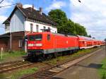 Durch Bauarbeiten bei Senftenberg muten die RE4 Zge vom Fahrzeugwerk Cottbus nach Falkenberg/E. an einigen Tagen im Sommer 05 als Lr zugefhrt werden. Hier Lr69903 im Hp Uebigau (b.Falkenberg).