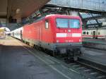 112 183-9 steht 2/4/2004 in Karlsruhe Hauptbahnhof.