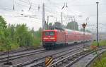 112 189 bespannte am 14.07.12 einen RE von Magdeburg nach Frankfurt(O). Hier passiert der RE Hirschgarten bei Berlin.