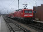 Von Sassnitz bis nach Rostock schob 112 111,am 05.Februar 2013,den RE 13012.Hier beim Halt in Bergen/Rgen.