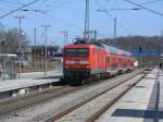 Die Lady 112 118 wieder einmal als Aushilfe fr einem Flirt am 20.April 2013.Mit dem RE 13008 Sassnitz-Rostock verlie Sie Bergen/Rgen.Auch am 21.April 2013 konnte ich die Lok im Einsatz auf der RE9 beobachten.