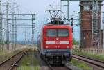 RE 3 nach Elsterwerda passiert gerade das ehemalige Befehlsstellwerk B 3 und fährt an den Bahnsteig 2 in Pasewalk.