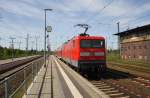 Hier 112 186 mit einem RE3 (RE18314) von Elsterwerda nach Stralsund Hbf., bei der Ausfahrt am 17.5.2014 aus Angermünde.