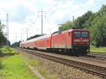 112 165 mit dem RE 3  von Stralsund nach  Elsterwerder   am 31. Juli 2014 auf dem südlichen Berliner Außenring bei Diedersdorf.