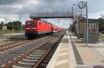 Kurz vor einem kräftigen Regenschauer am 12.08.2014 erreicht die 112 115 mit dem RE 18514 Löwenberg (Mark), um dann weiter nach Stralsund Hbf zu fahren.