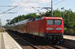 Hier 112 106 mit einem RE3 (RE18348) von Wünsdorf-Waldstadt nach Schwedt(Oder), bei der Ausfahrt am 22.7.2014 aus Berlin Lichterfelde Ost.