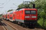 Hier 112 114 mit einem RE5 (RE4357) von Rostock Hbf. nach Lutherstadt Wittenberg, bei der Ausfahrt am 22.7.2014 aus Berlin Lichterfelde Ost. 