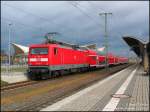 112 121 vom Bh Rostock hat den RE33103 nach Lutherstadt Wittenberg gezogen und wurde nun zur Rckfahrt mit RE33108 nach Rostock vorbereitet, 02.03.07.