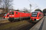 Hier links 648 837-2  Großenbrode  als RE74 (RE21212) von Kiel Hbf. nach Husum, in der Mitte 112 158 mit einem RE70 (RE21017) von Kiel Hbf. nach Hamburg Hbf. und rechts 648 452-0 als RE74 (RE21217) von Husum nach Kiel Hbf. (27.2.2016, Kiel Hbf.)