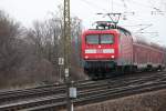 112 152-4 mit RB 31 aus Coswig kommend fährt auf Radebeul Naundorf zu.