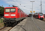112 185 mit RE 18491(Warnemnde-Berlin Hbf)abgestellt im Bahnhof Warnemnde.26.06.2016 neben an fuhr 442 853 als S1 von Warnemnde nach Rostock Hbf raus.