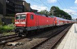 112 173-0 macht sich mit dem RE70 (RE21027) von Kiel Hauptbahnhof nach Hamburg Hauptbahnhof in Kiel auf den Weg.