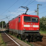 112 152 mit RB 18330 (Dresden Hbf–Elsterwerda-Biehla) am 28.05.2016 in Elsterwerda-Biehla