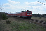 Am 08.04.2016 zieht diese BR 112 (112 190) den RE 3512 nach Stralsund Hauptbahnhof. Aufgenommen zwischen den Bahnhof Großbeeren und der JVA Heidenring.
