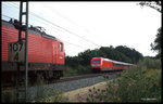 Begegnung am Ortsrand von Hasbergen auf der Rollbahn am 20.07.1997 um 9.52 Uhr: 101022 ist mit dem österreichischen EC nach Wien unterwegs.