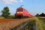 Die 112 133 schiebt am 01.06.2016 den RE 5 durch Nassenheide.