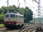 Rangierfahrt E 10 1309 im Bahnhof von Warnemünde am 30.