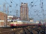 Mit einem langen Rheingold am Haken kam 113 309 mit dem AKE Rheingold in Köln Hbf eingefahren.