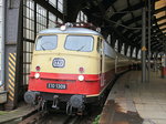 E 10 1309 (9180 6 113 309-9 D-Train) steht am 13. Oktober 2016 mit einem Messezug der Vulkan-Eifel Bahn im Bahnhof Berlin Friedrichstrasse.
