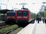 Die 114 028-4 aus Richtung Stralsund und die 114 036-7 in Richtunh Stralsund begegnen sich auf dem Bahnhof in Neustrelitz