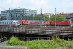 143 933-0 mit einem S-Bahn-Zug im April 2014 in Dresden.