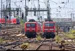 Tele-Blick bei Hitzeflimmern auf das Gleisvorfeld von Frankfurt(Main)Hbf. Dort sind u.a. 114 033 und 111 194 von DB Regio Mitte abgestellt.
Indes verlässt im Hintergrund RB 15319 (RB68)  Main-Neckar-Bahn  nach Neu-Edingen/Friedrichsfeld ihren Startbahnhof.
[8.7.2018 | 13:12 Uhr]